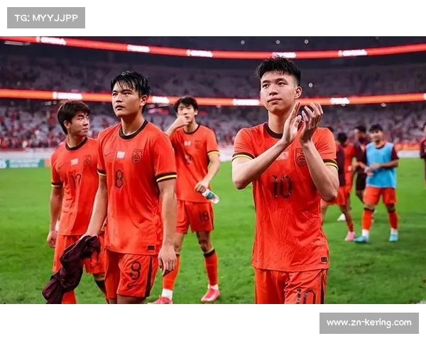 意甲俱乐部开放训练课，数千名球迷现场观摩